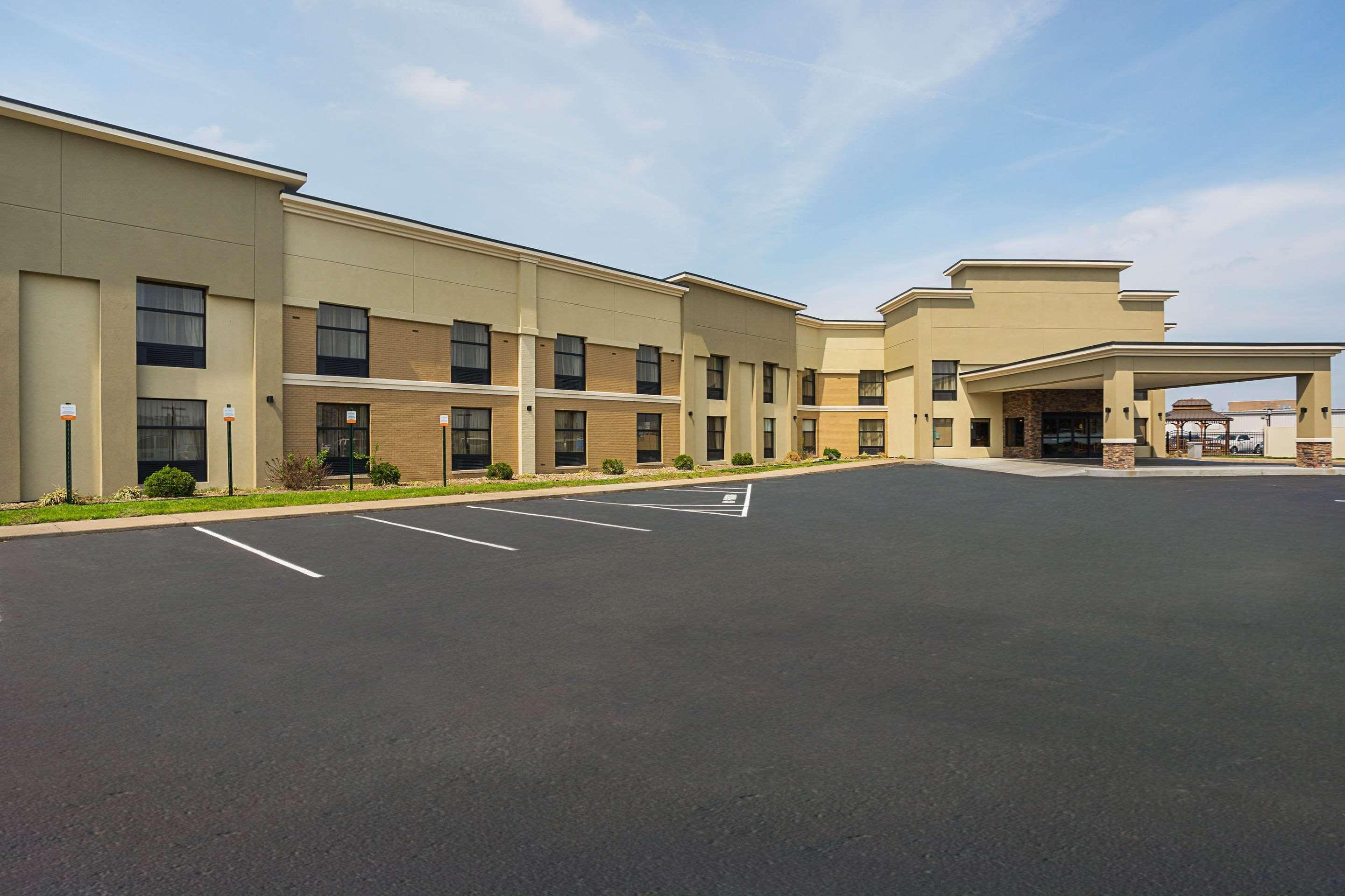 Clarion Inn & Suites Evansville Exteriér fotografie
