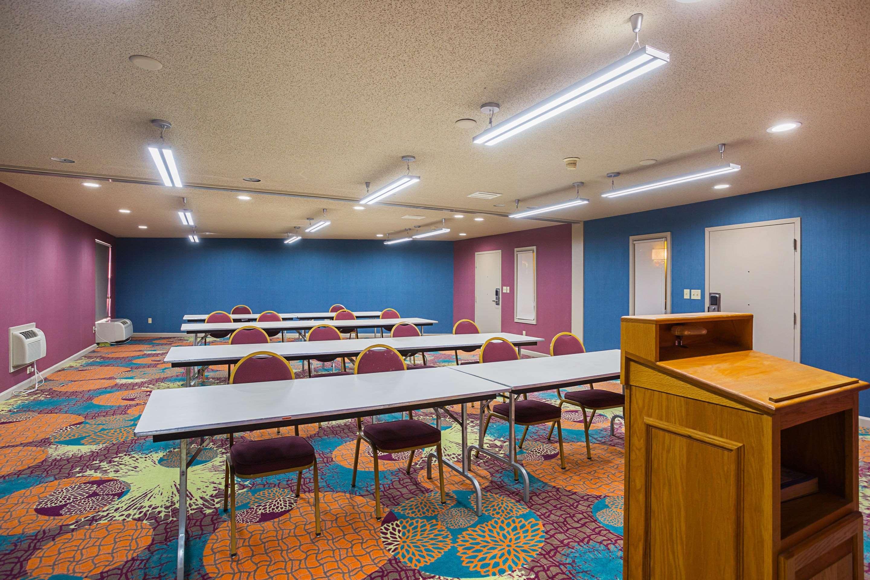 Clarion Inn & Suites Evansville Exteriér fotografie