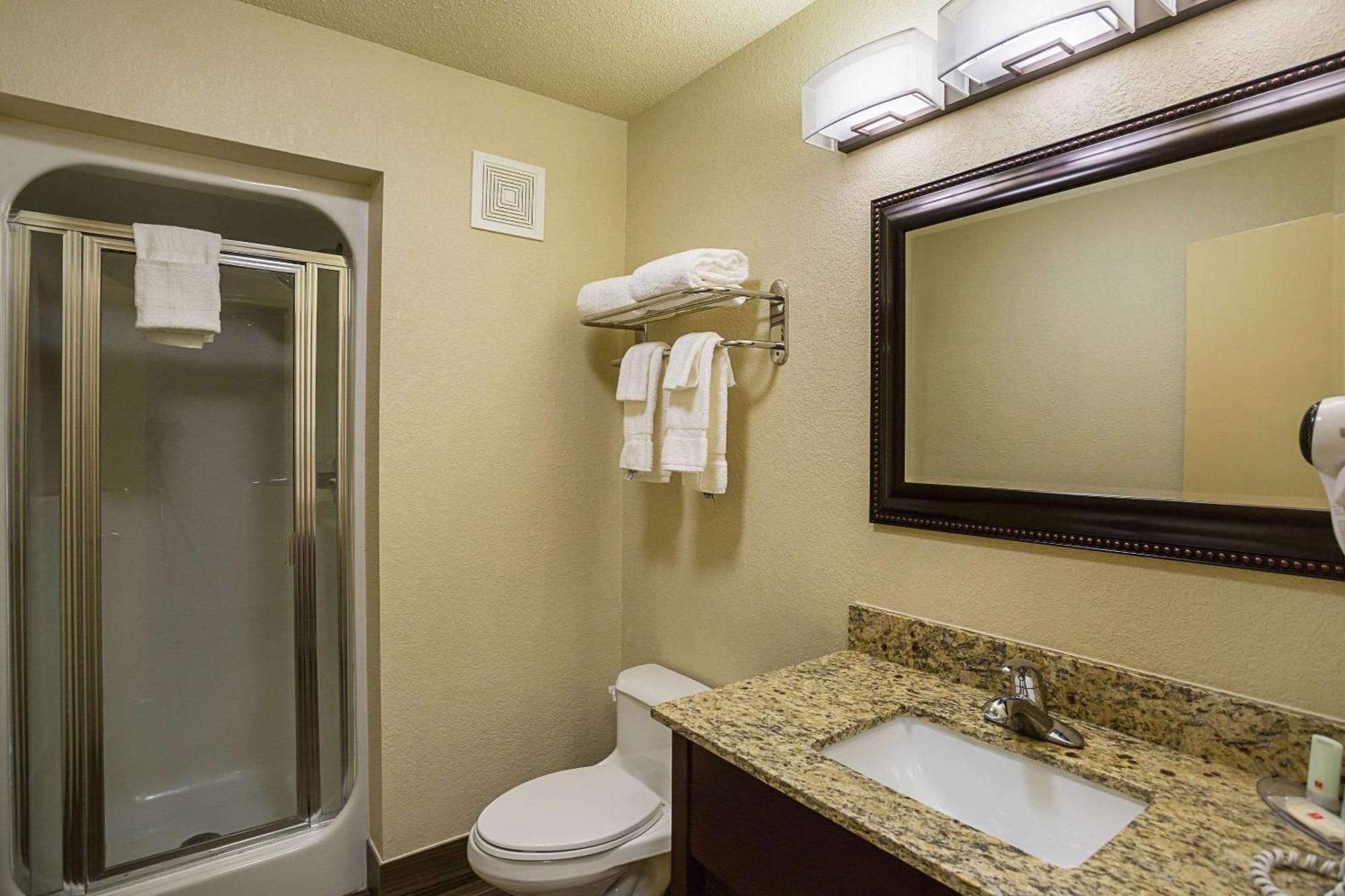 Clarion Inn & Suites Evansville Exteriér fotografie