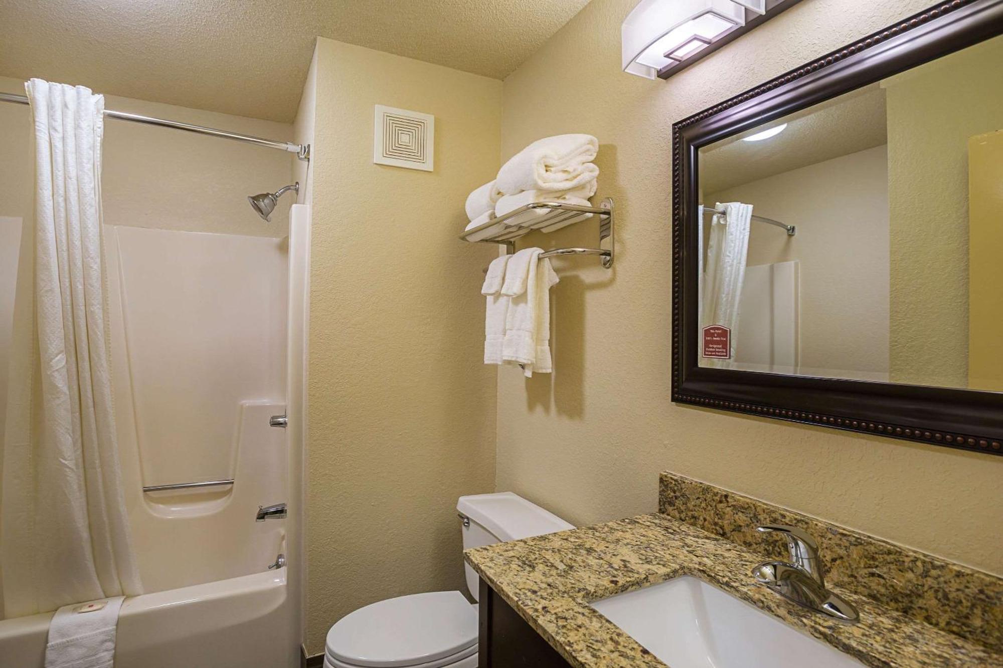 Clarion Inn & Suites Evansville Exteriér fotografie